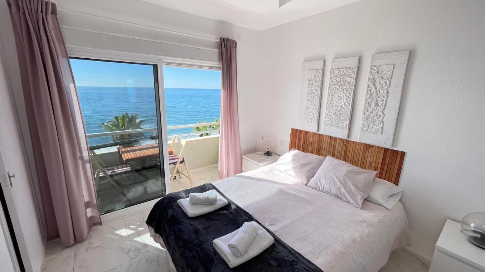Primera Linea De Playa En Costa Torrox